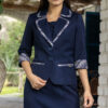 Blazer Ximena azul marino detalle | Salomé Perú