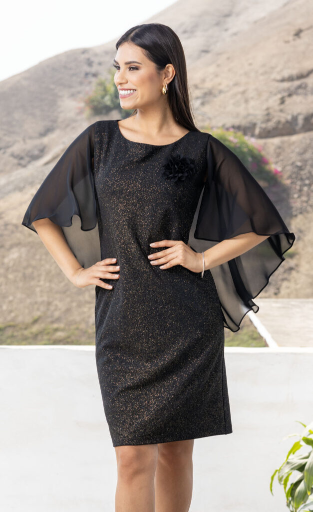 Vestido elegante negro con brillo dorado modelo Luz Salomé mangas de gasa americana