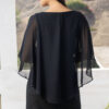 Vestido negro elegante modelo Luz Salomé con efecto capa vista posterior