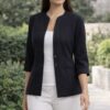 Blazer Geraldine color negro, ideal para oficina y reuniones, manga tres cuartos y estilo sofisticado