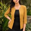 Blazer mostaza modelo Geraldine, look profesional femenino con acabado premium y calce moderno