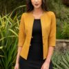 Blazer Geraldine color mostaza, ideal para oficina y reuniones, manga tres cuartos y estilo sofisticado