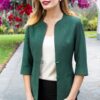 Detalle del blazer Geraldine verde, costuras finas y confección de alta calidad