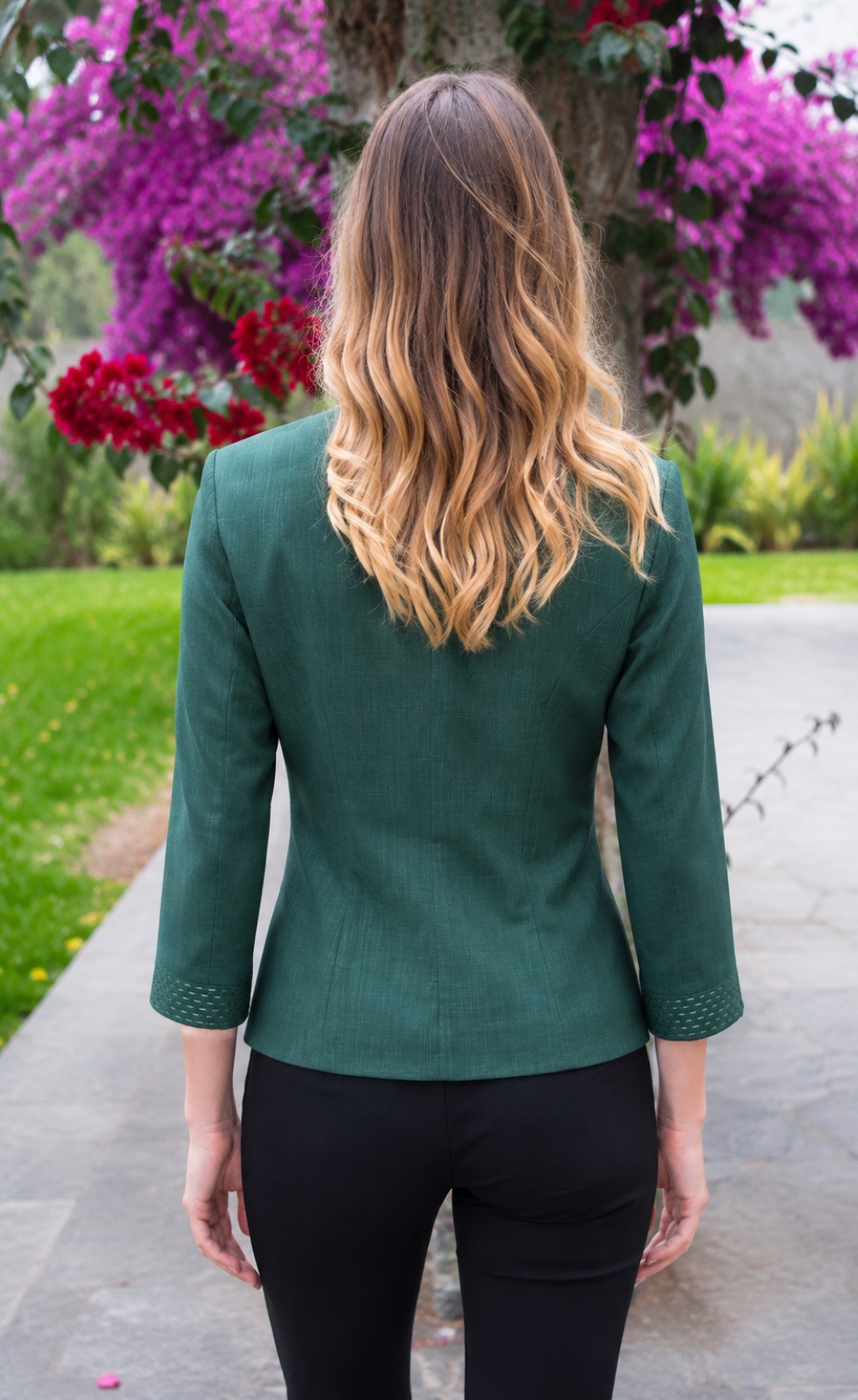Blazer verde modelo Geraldine, look profesional femenino con acabado premium y calce moderno