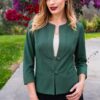 Blazer Geraldine color verde, ideal para oficina y reuniones, manga tres cuartos y estilo sofisticado